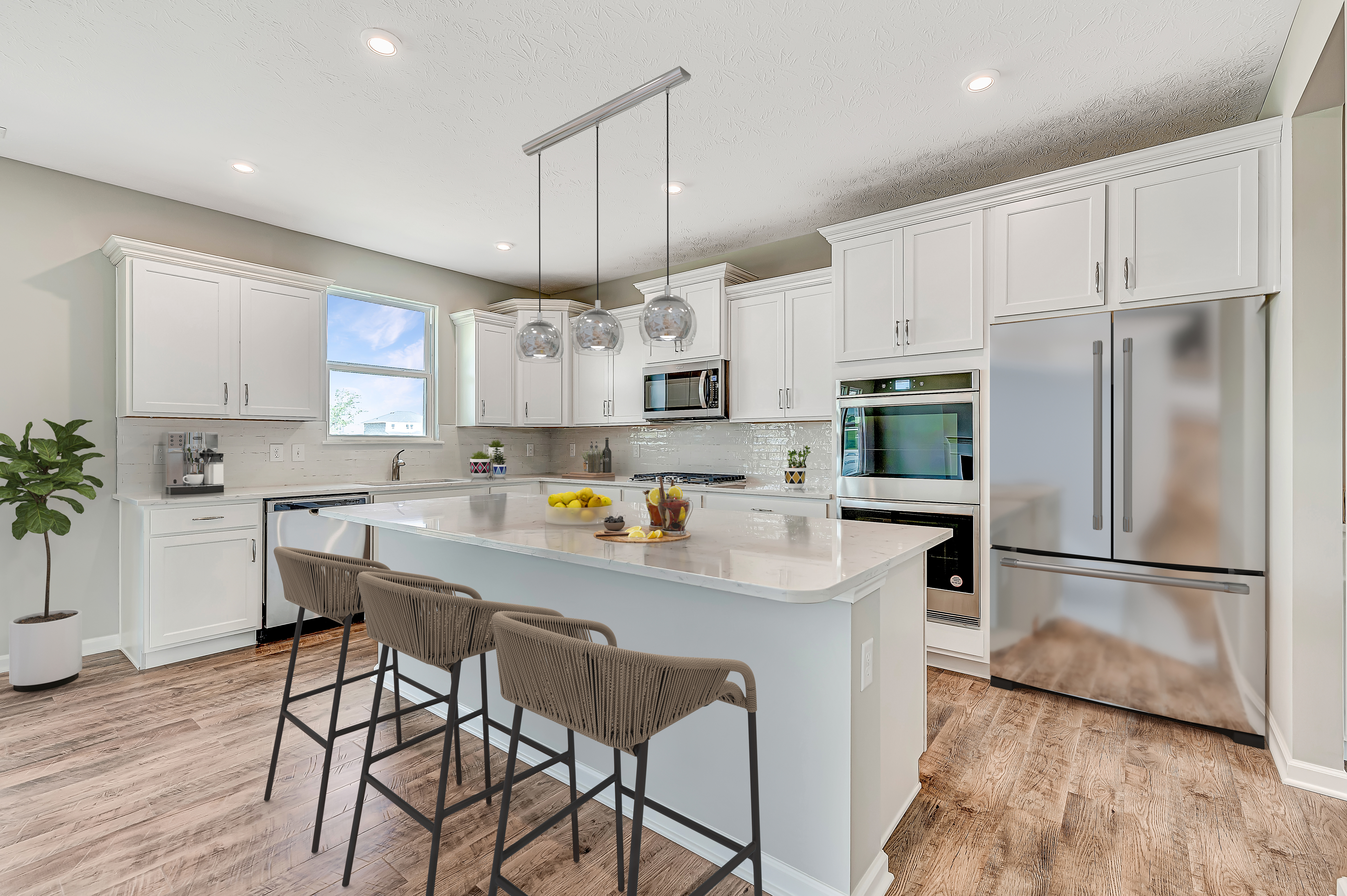 Kitchen with eat-in dining / Entertainers’ kitchen with large island